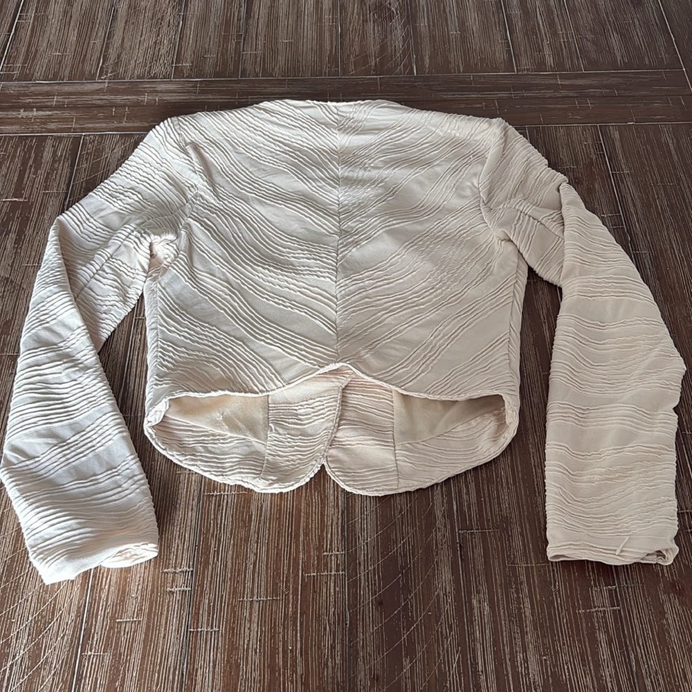 Cream, cropped jacket. - Picture 4 of 4